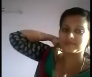 Desi teen showing boobs..